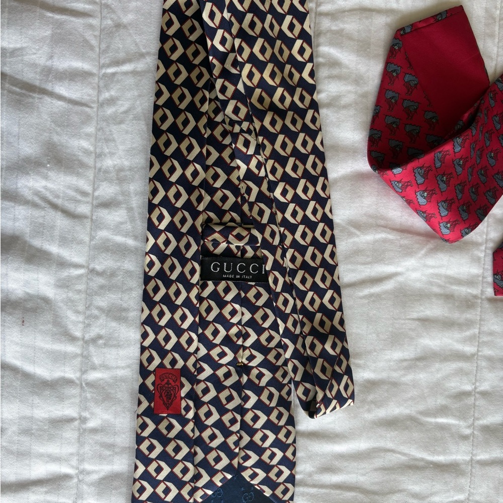 Gucci Navy and Beige Patterned Tie authatic